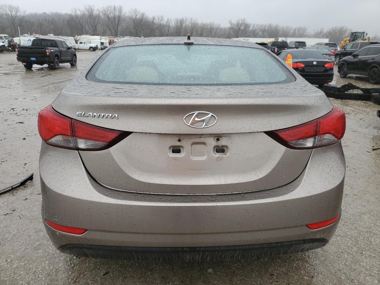 2016 Hyundai Elantra - Image 6
