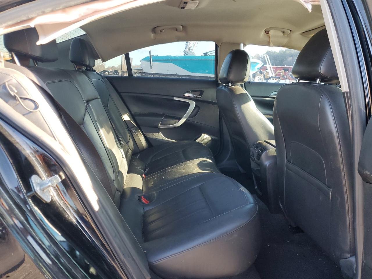 2012 Buick Regal - Image 11