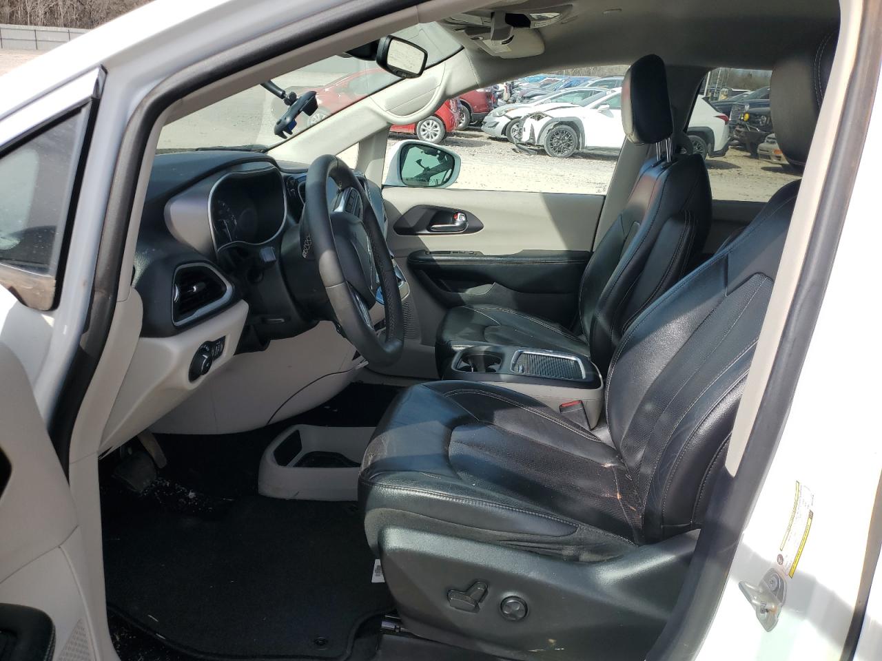2022 Chrysler Pacifica - Image 7