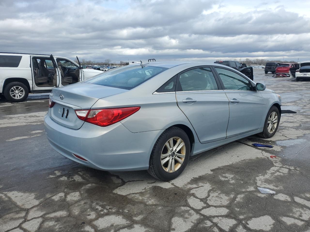 2011 Hyundai Sonata - Image 3