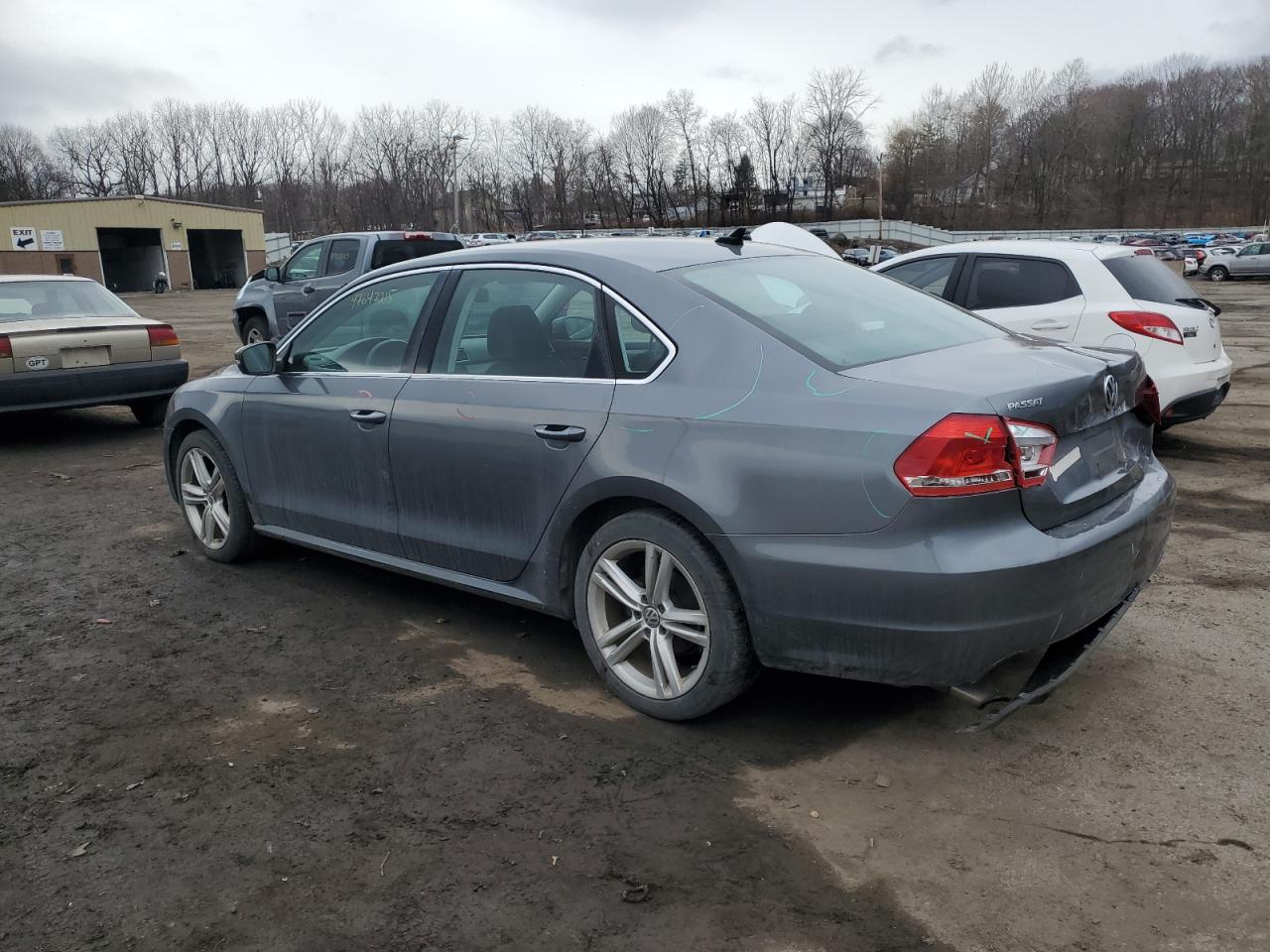 2014 Volkswagen Passat - Image 2