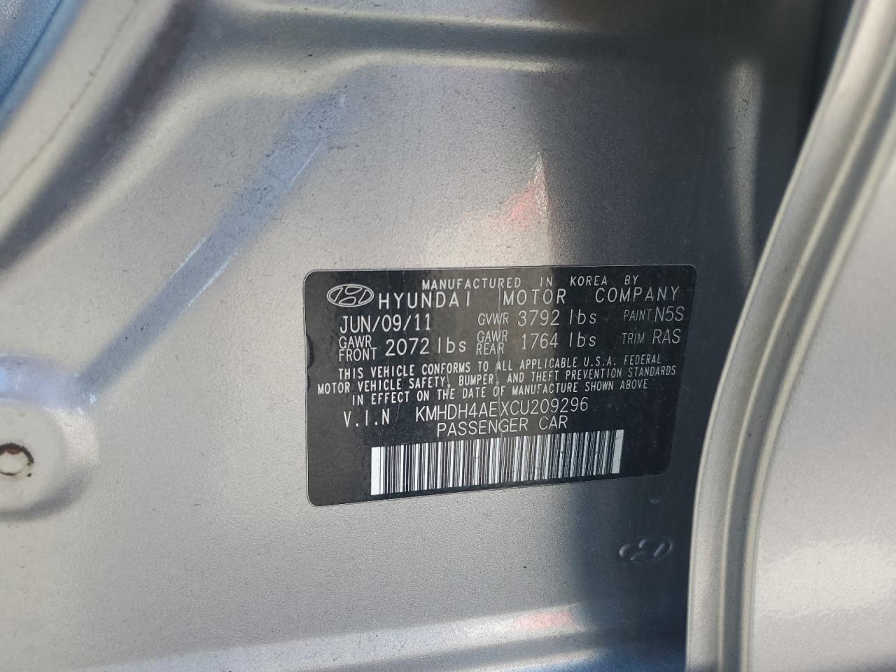 2012 Hyundai Elantra - Image 12