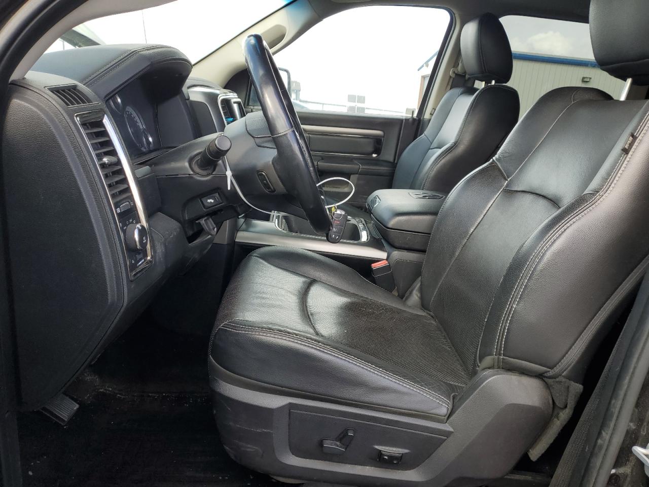 2015 RAM 1500 - Image 7