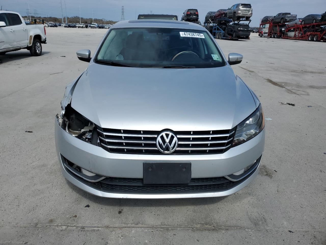 2014 Volkswagen Passat - Image 5