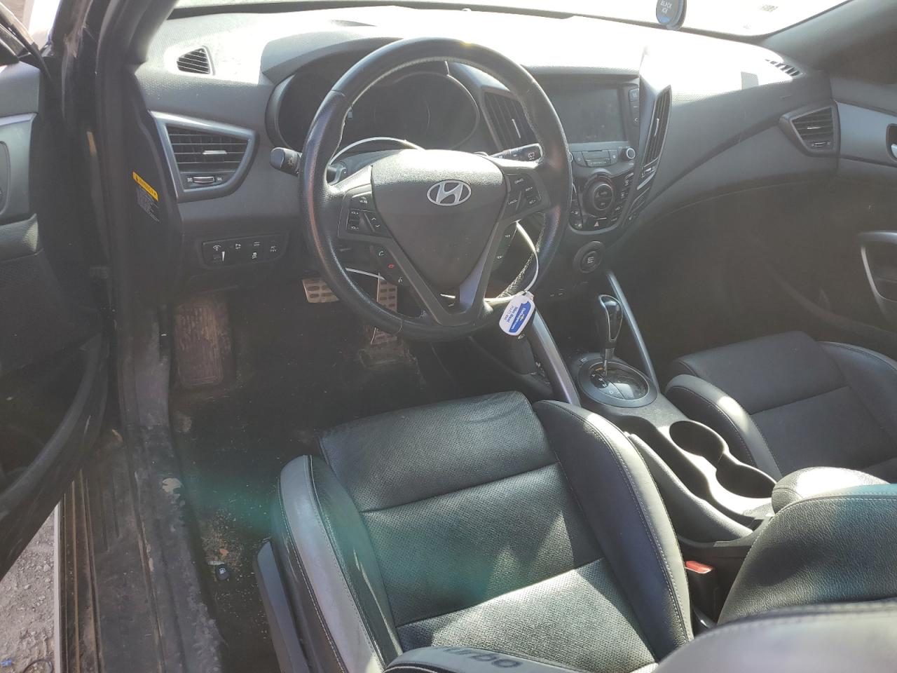 2016 Hyundai Veloster - Image 8