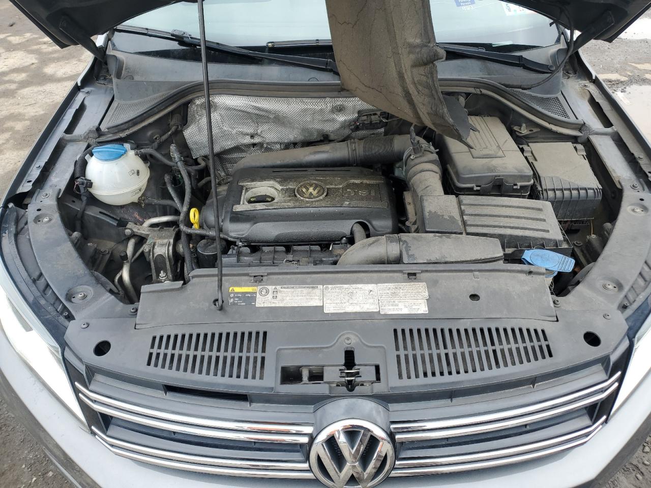 2016 Volkswagen Tiguan - Image 12