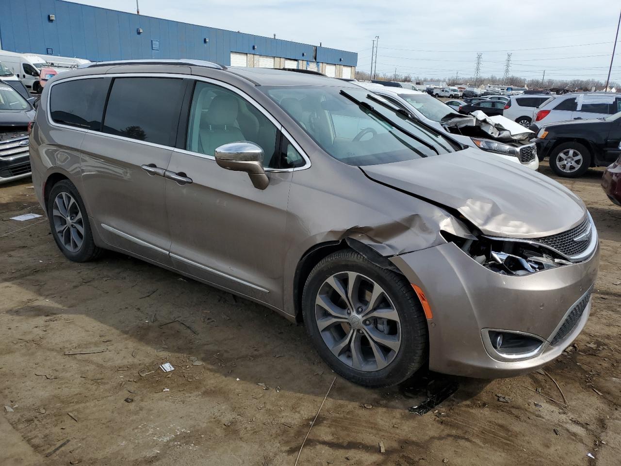 2017 Chrysler Pacifica - Image 4