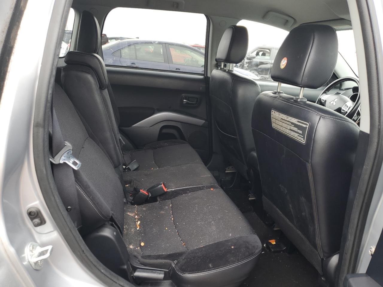 2012 Mitsubishi Outlander - Image 10