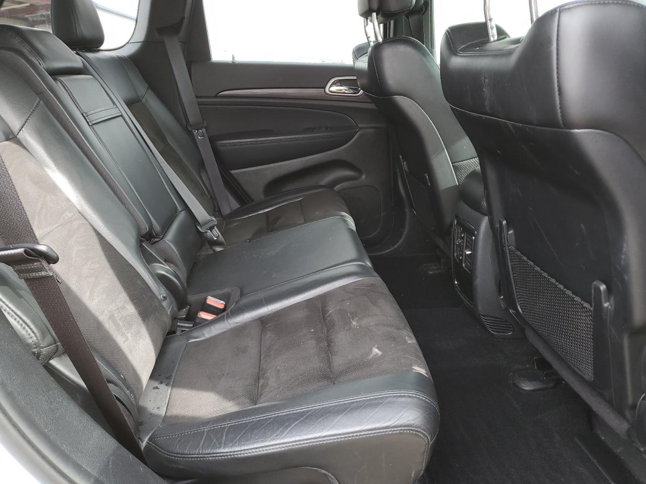 2020 Jeep Grand Cherokee - Image 12