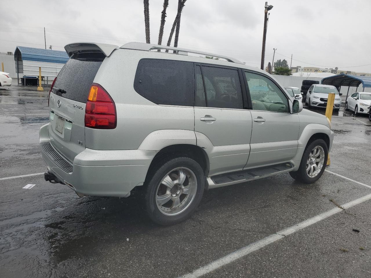 2004 Lexus GX - Image 3