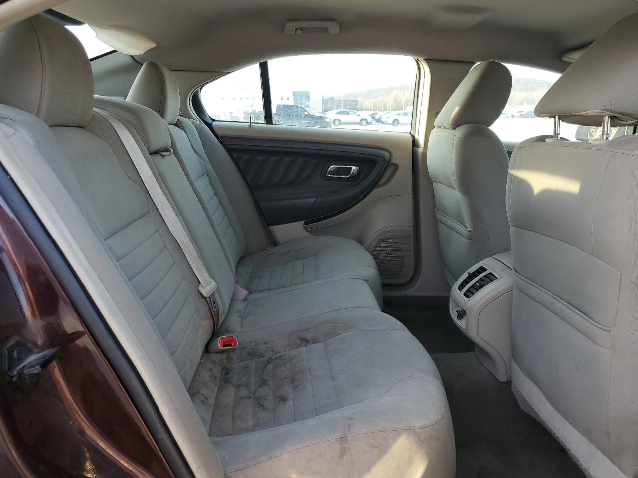 2010 Ford Taurus - Image 10