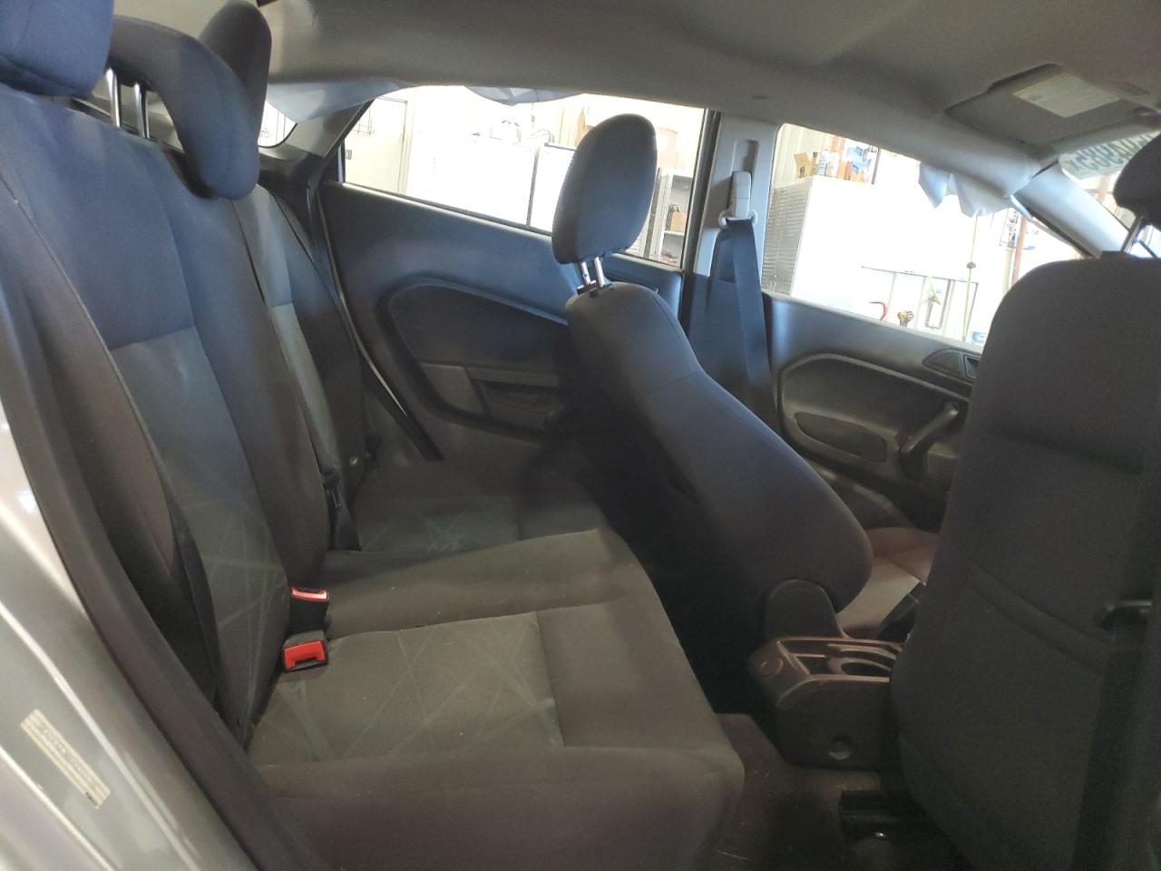 2015 Ford Fiesta - Image 11