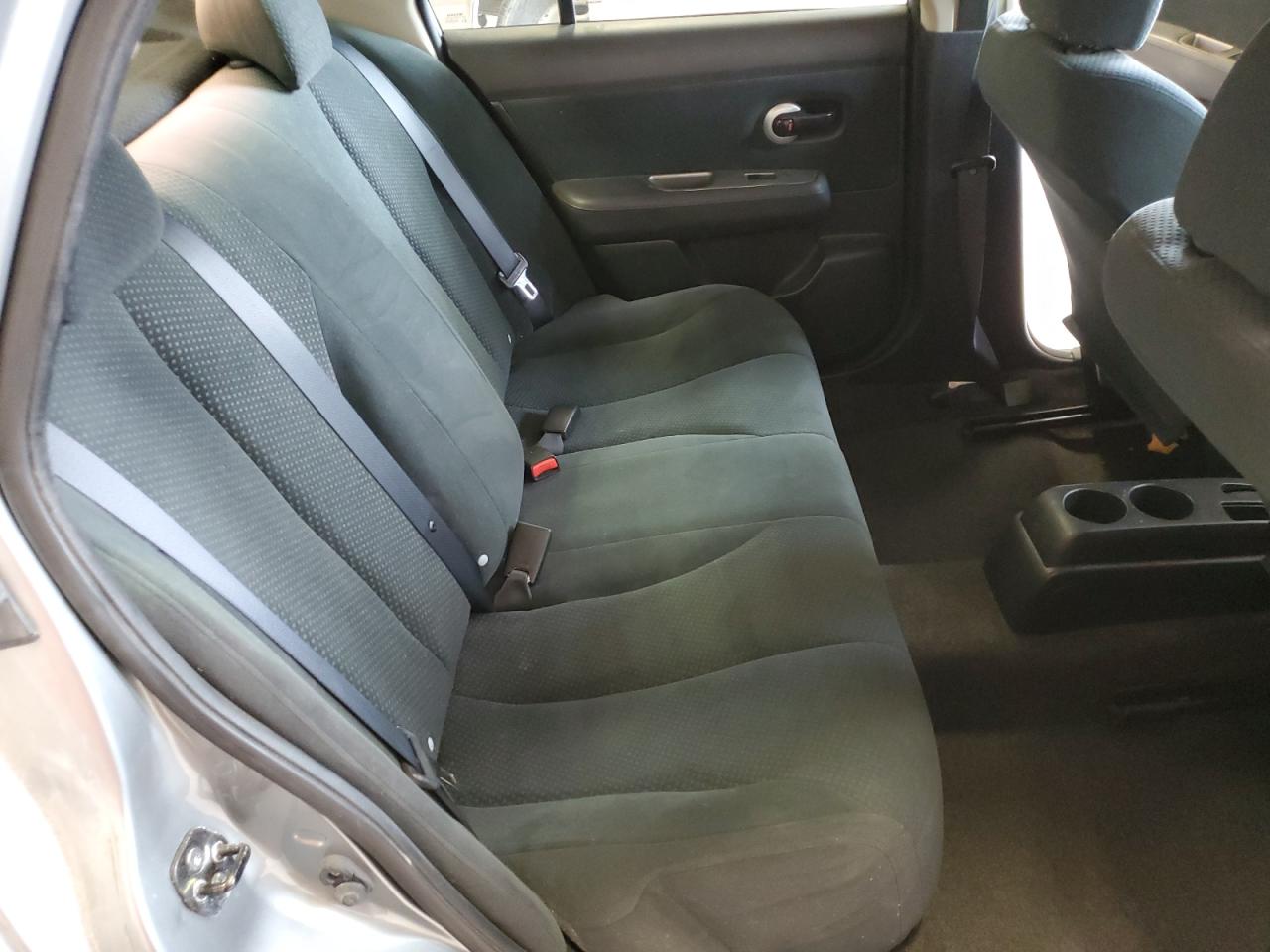 2011 Nissan Versa - Image 10