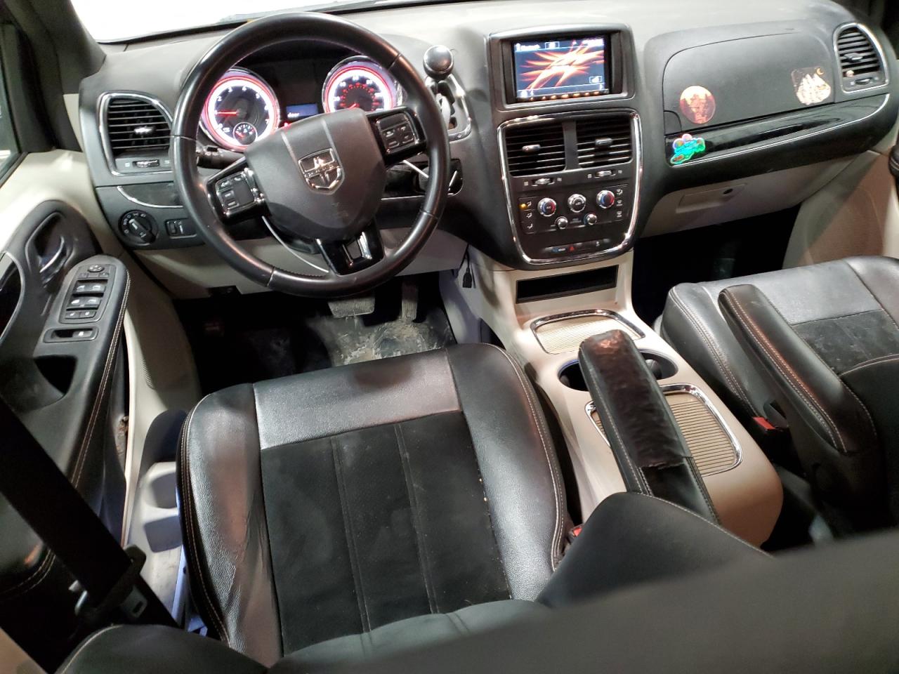 2017 Dodge Caravan - Image 8