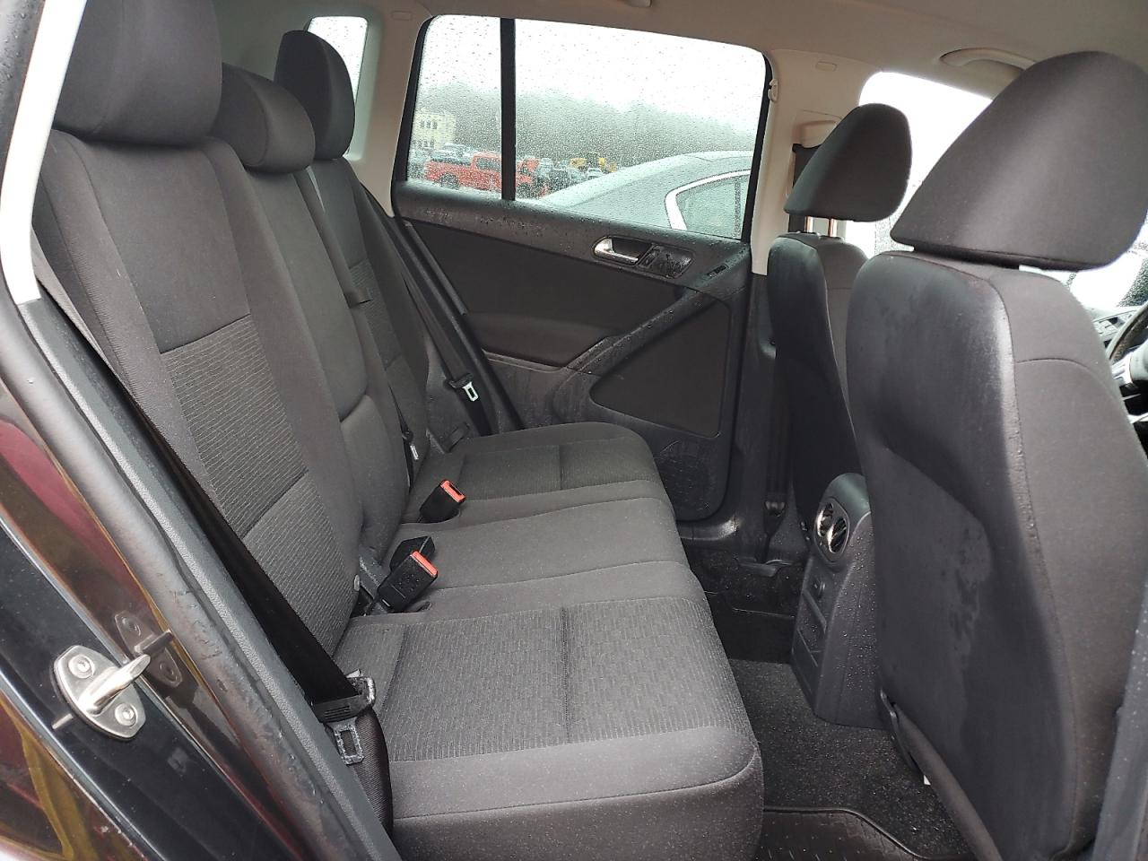 2017 Volkswagen Tiguan - Image 11