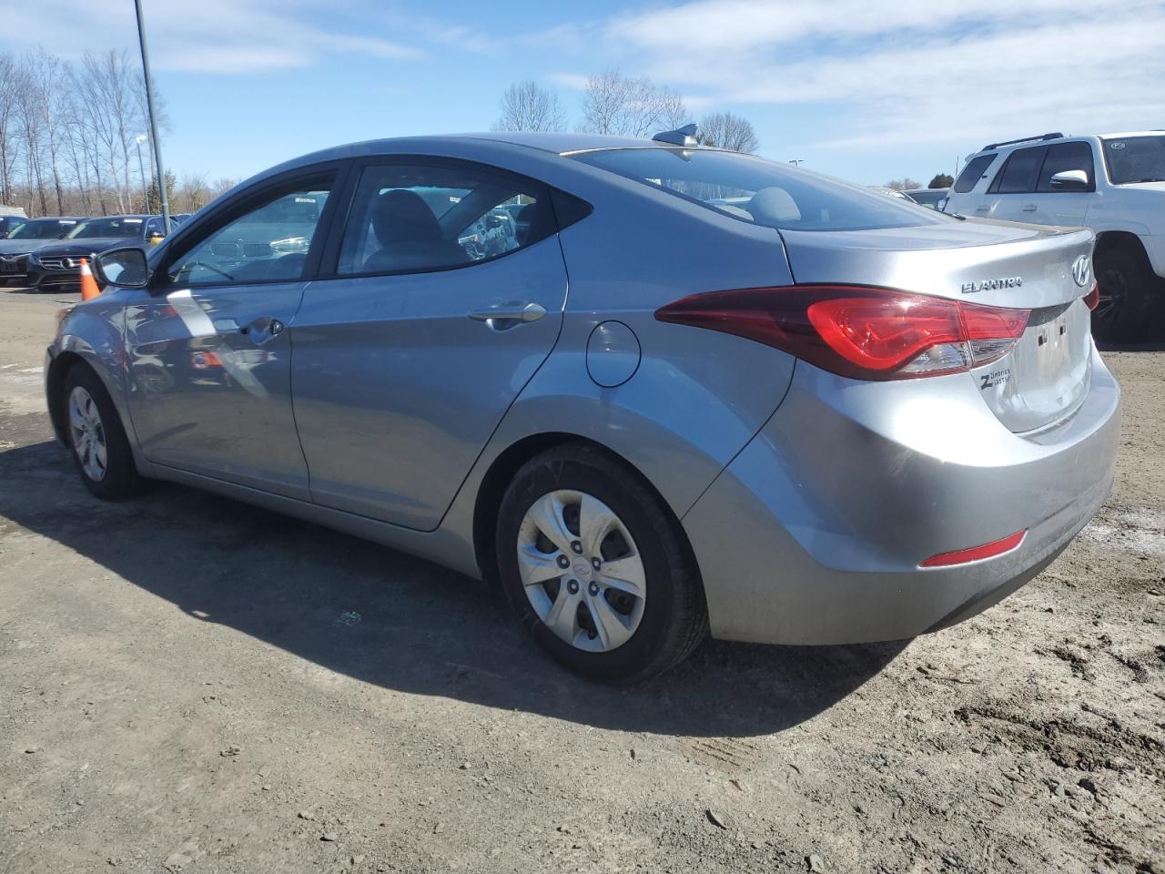 2016 Hyundai Elantra - Image 2