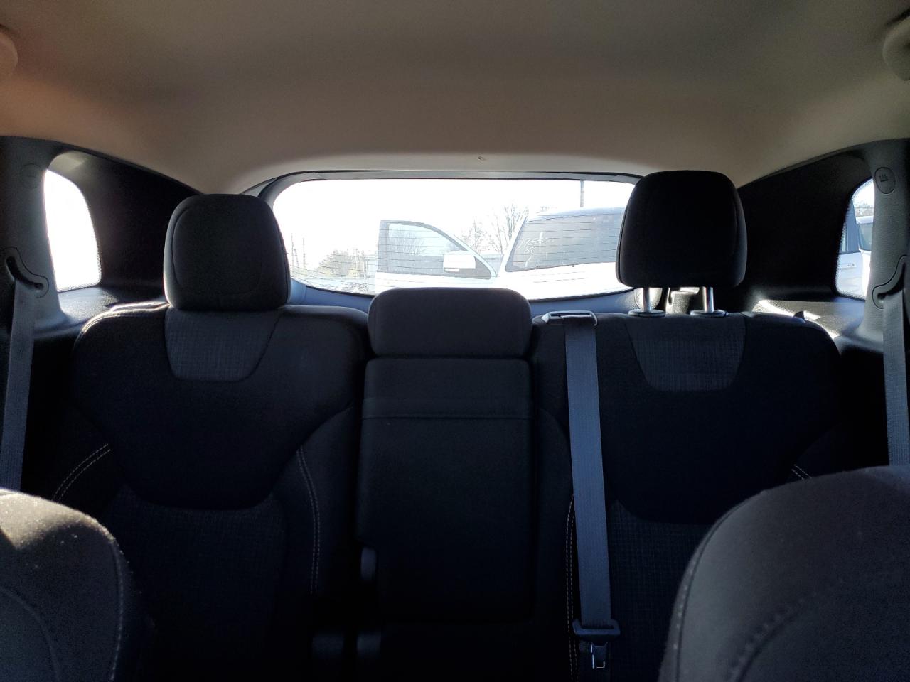2015 Jeep Grand Cherokee - Image 10