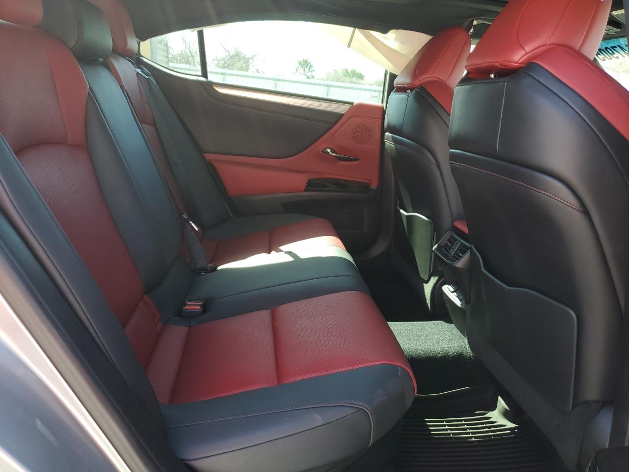 2022 Lexus ES - Image 10