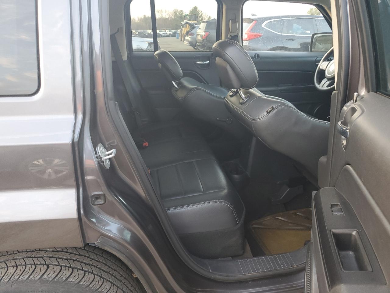 2015 Jeep Liberty (Patriot) - Image 11