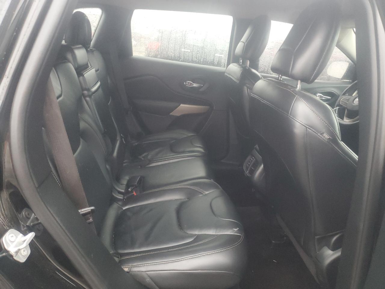 2017 Jeep Grand Cherokee - Image 11