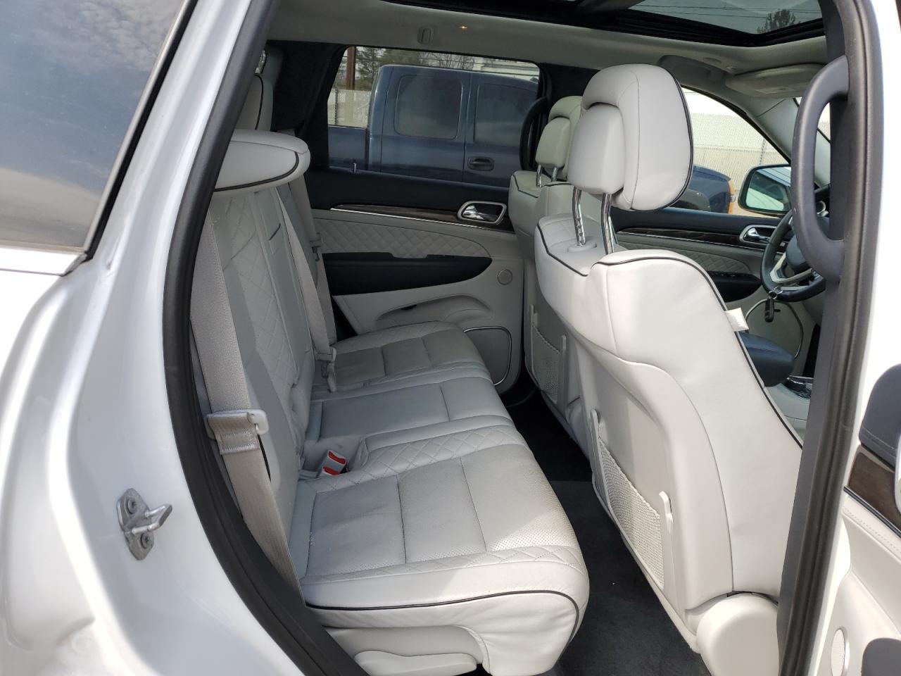 2018 Jeep Grand Cherokee - Image 12