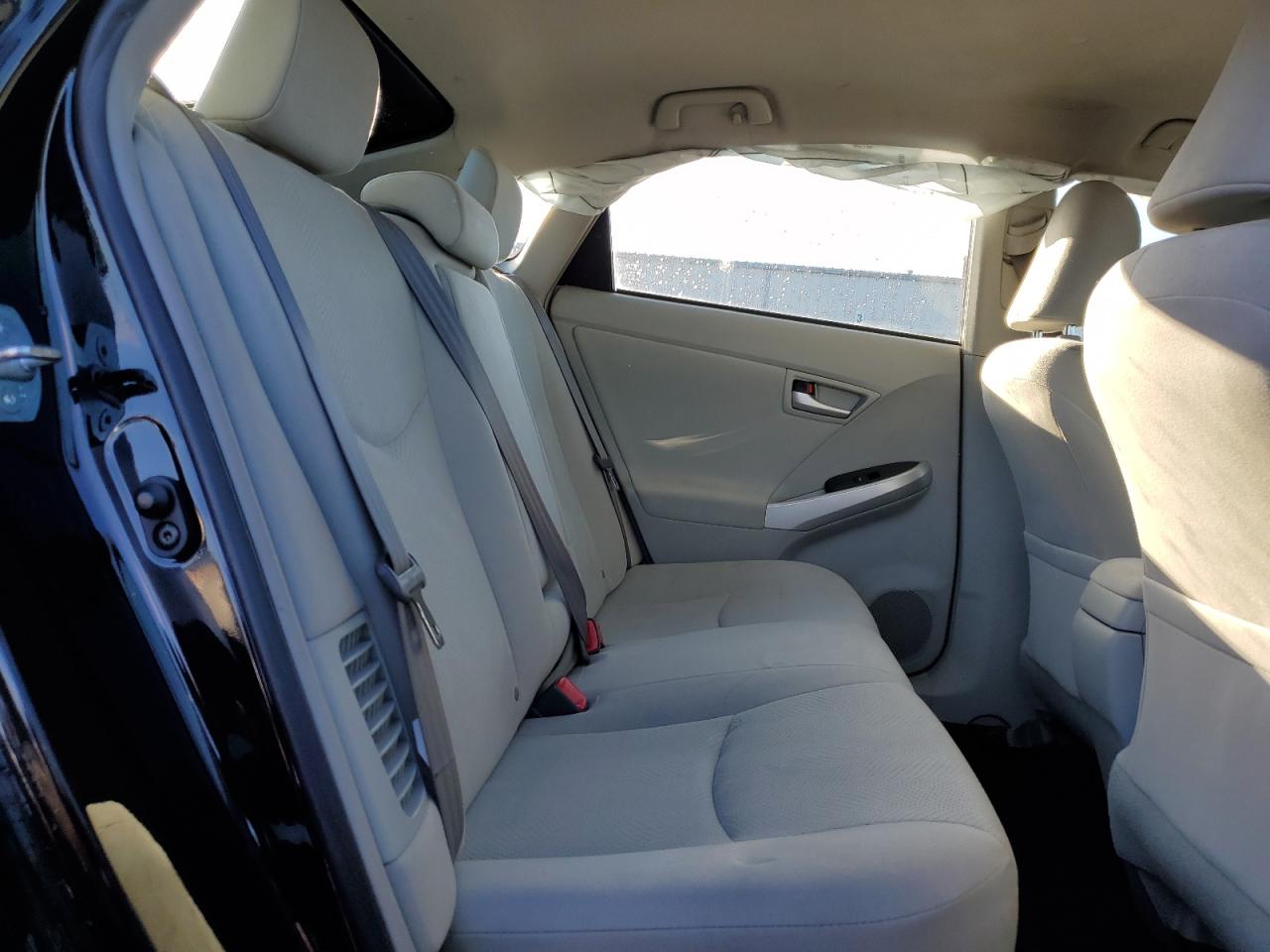 2015 Toyota Prius - Image 10