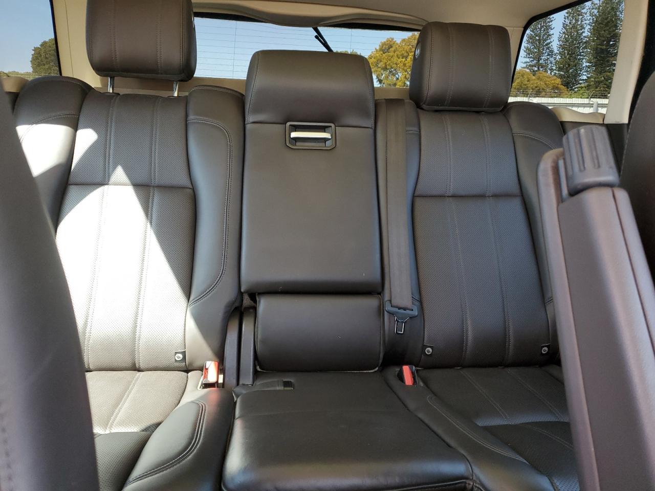 2016 Land Rover Range Rover - Image 10