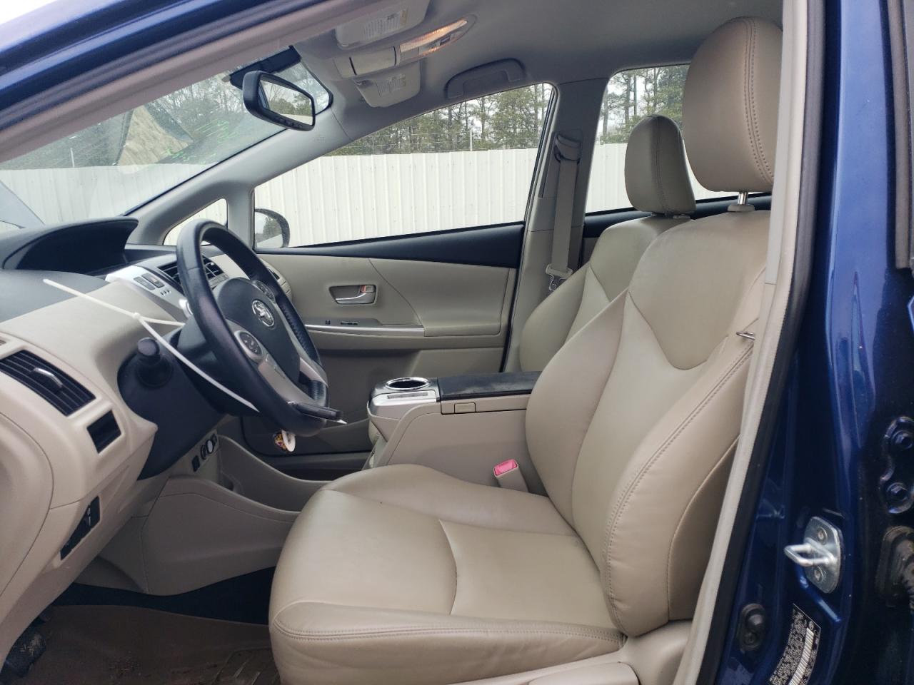 2013 Toyota Prius - Image 7