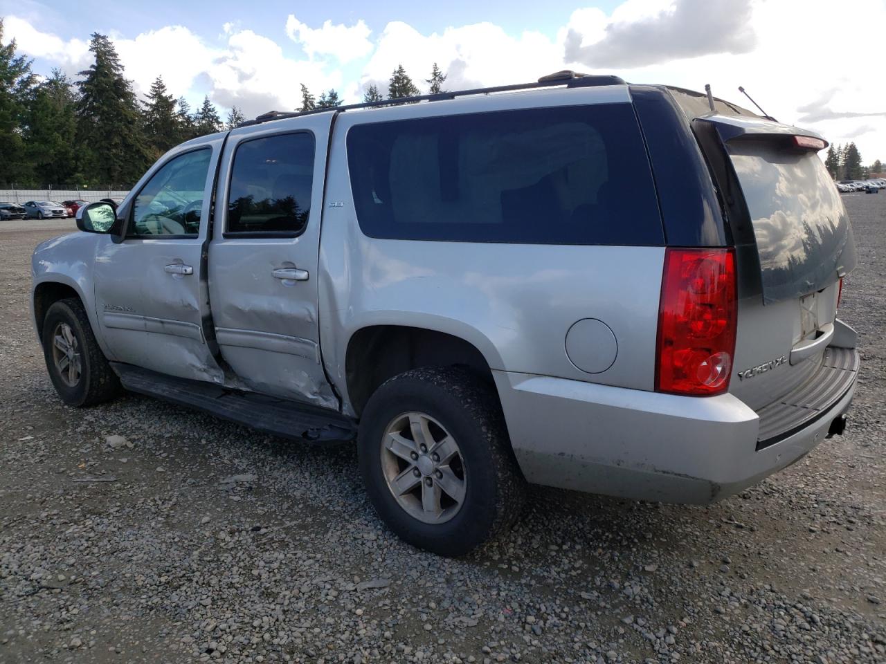 2014 GMC Yukon - Image 2