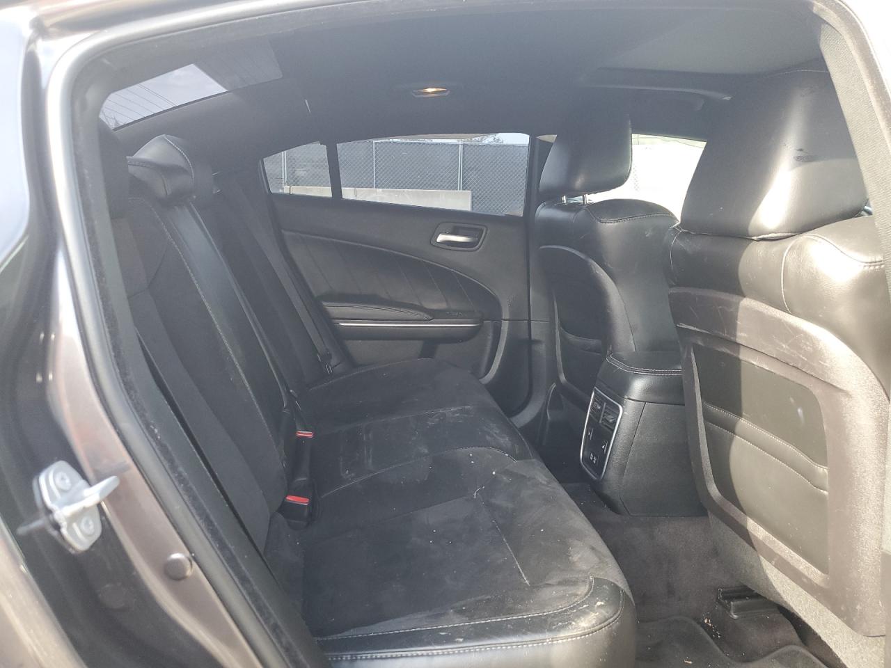 2018 Dodge Charger - Image 10
