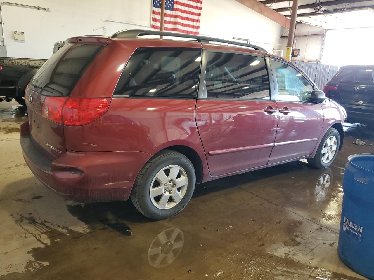 2010 Toyota Sienna - Image 3