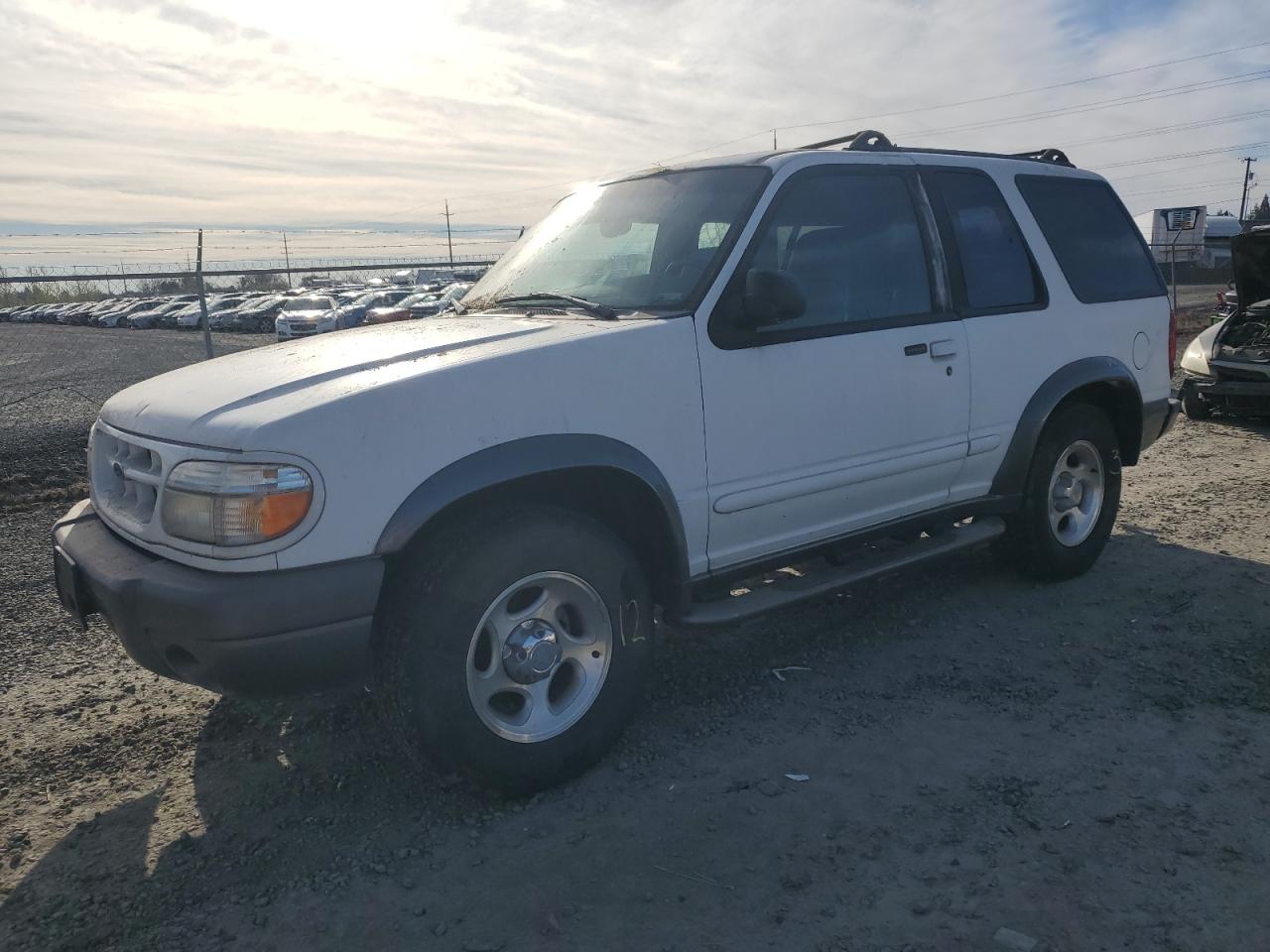 1999 Ford Explorer  للبيع في Eugene، OR - Top/Roof