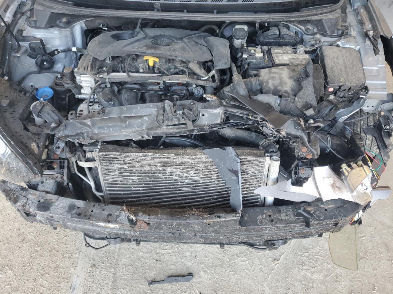 2016 Hyundai Elantra - Image 12