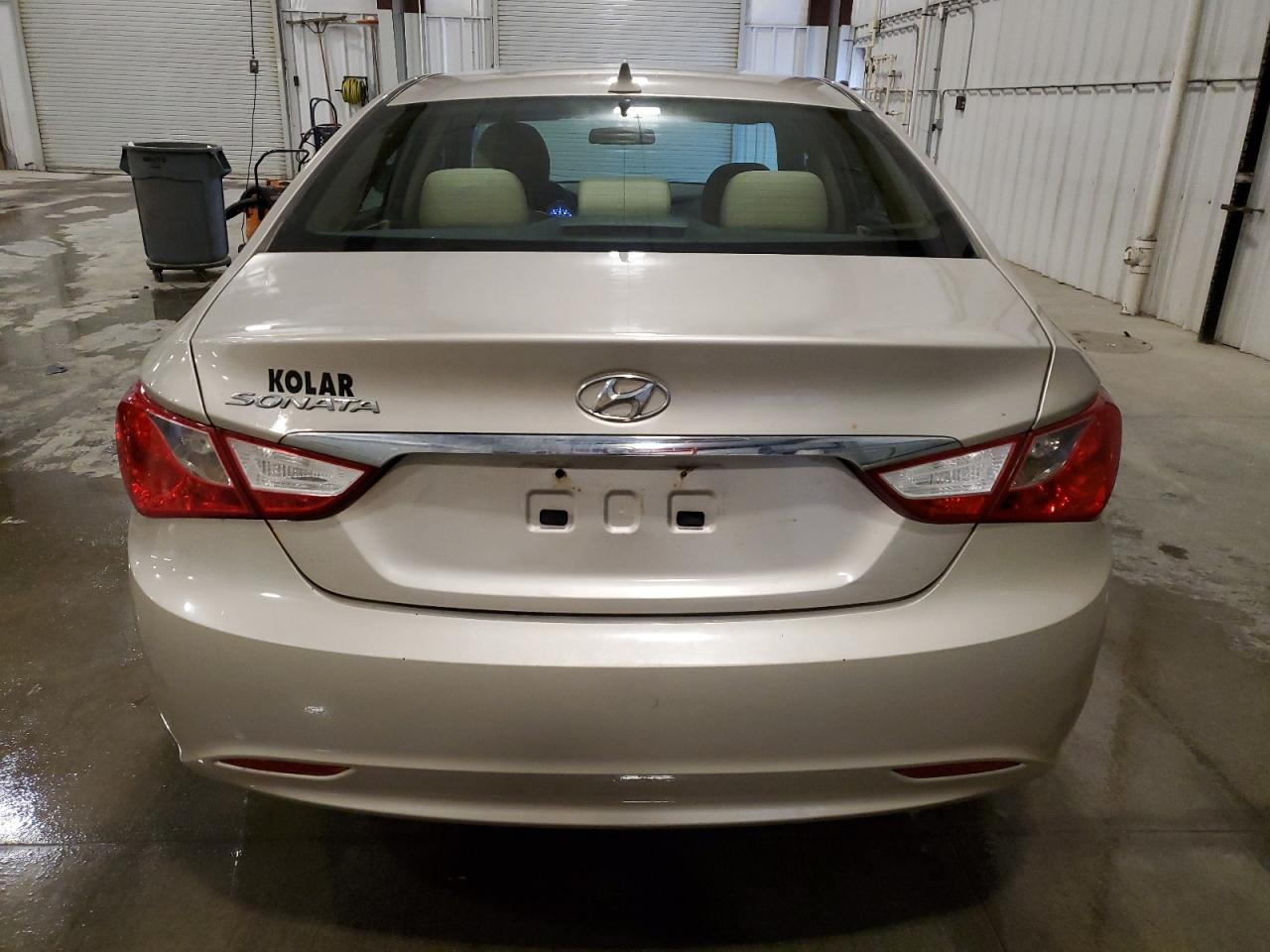 2011 Hyundai Sonata - Image 6