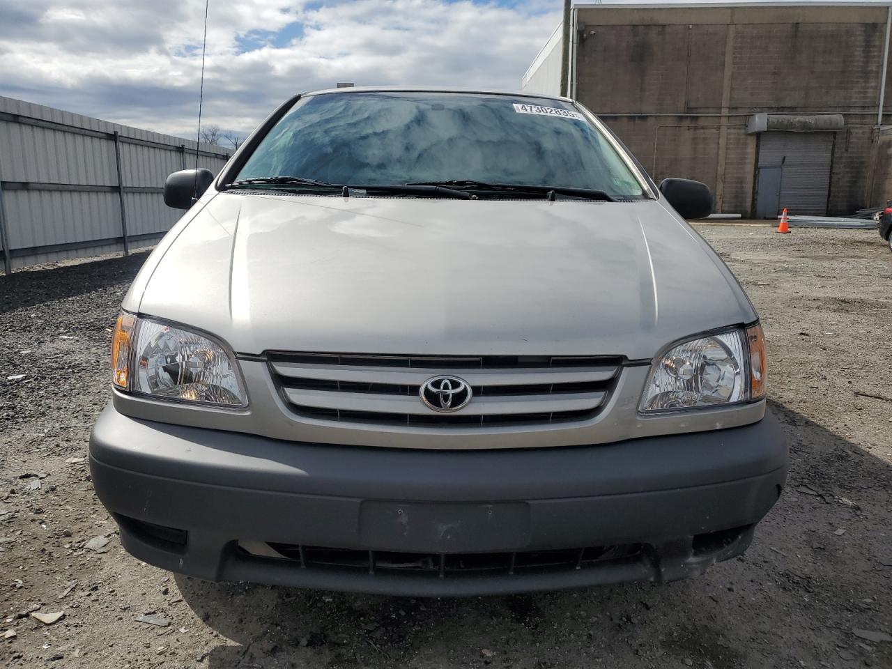 2002 Toyota Sienna - Image 5