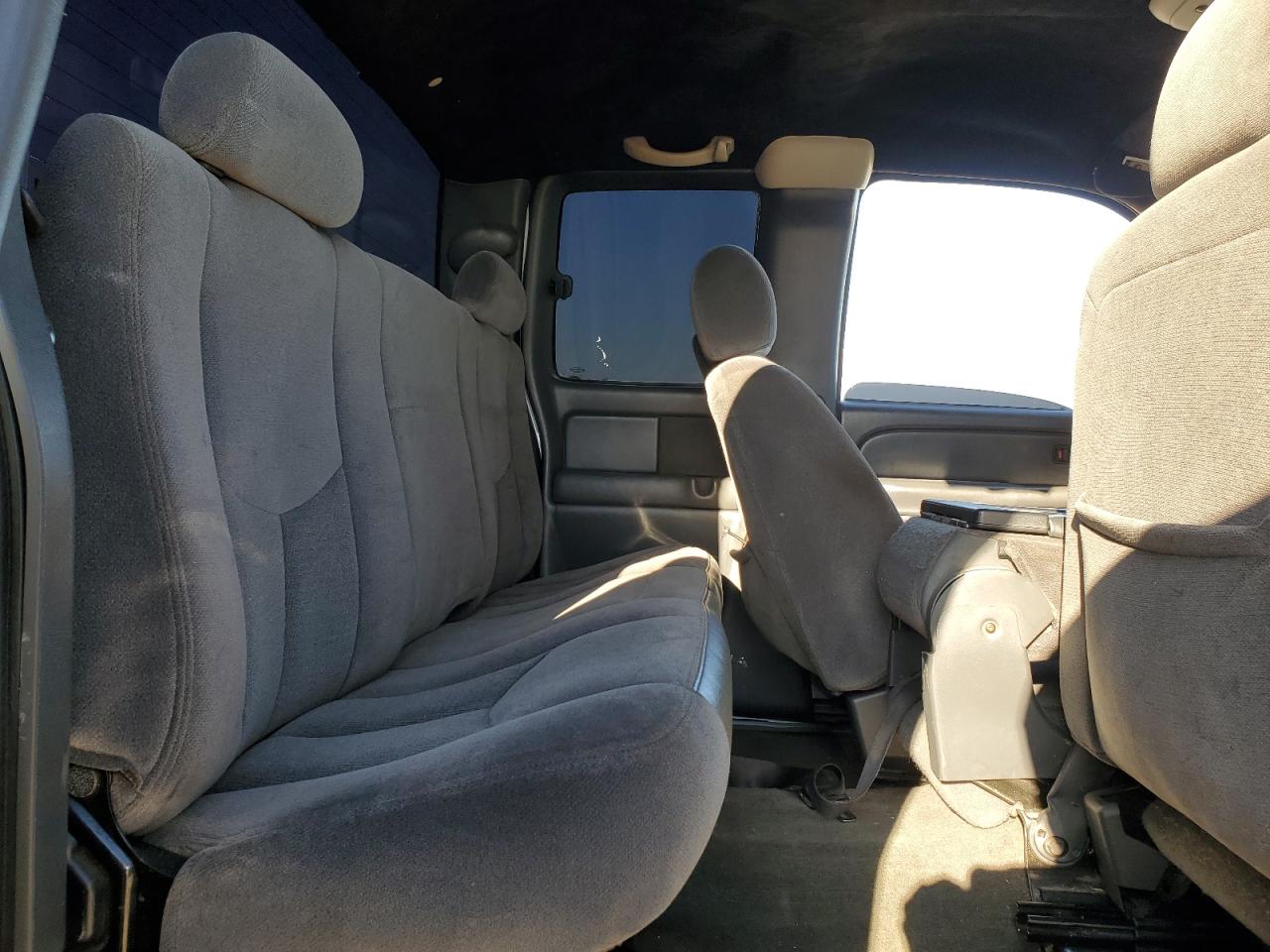 2004 GMC Sierra - Image 10