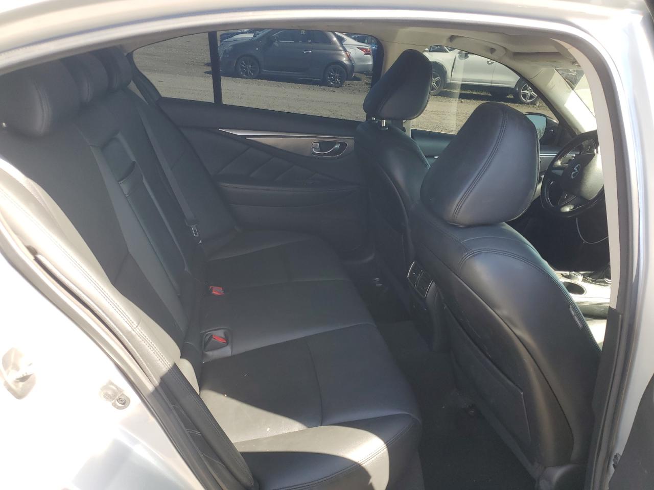 2015 Infiniti Q50 - Image 10