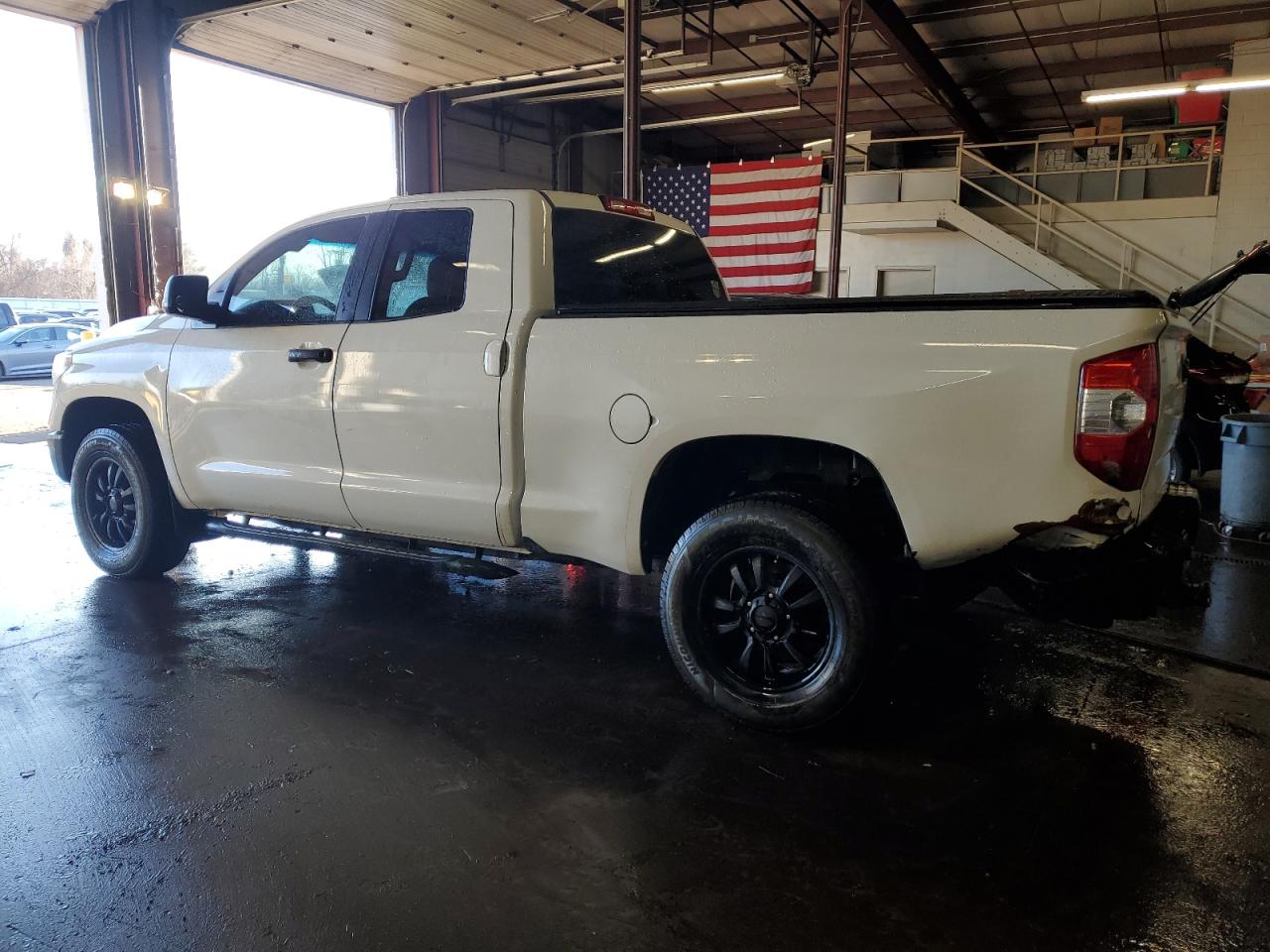 2014 Toyota Tundra - Image 2