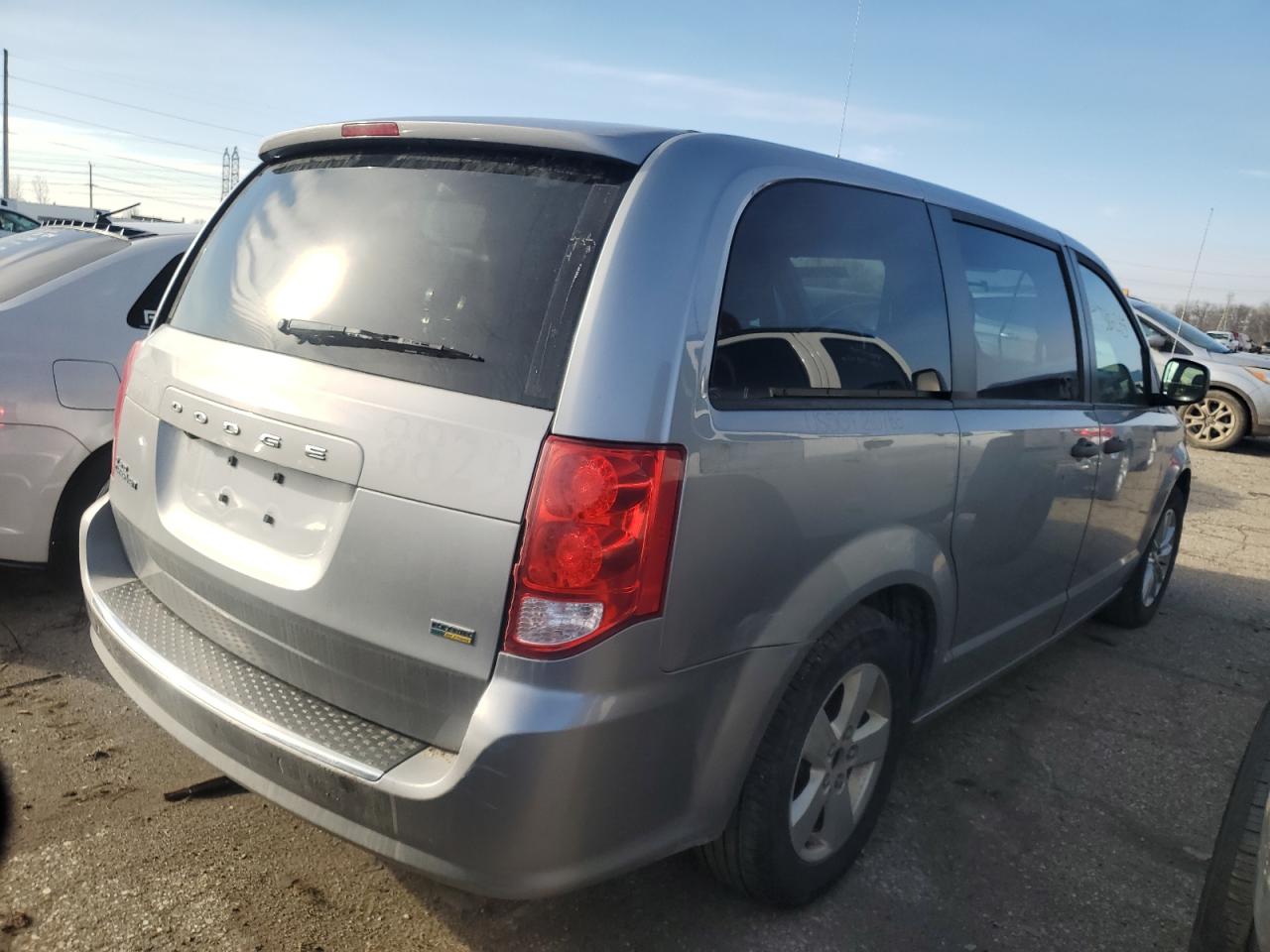 2019 Dodge Caravan - Image 3