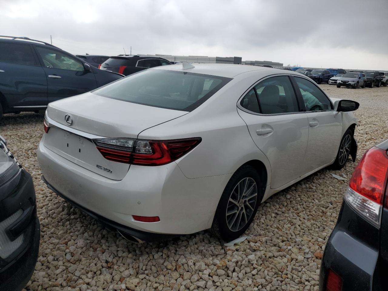 2018 Lexus ES - Image 3