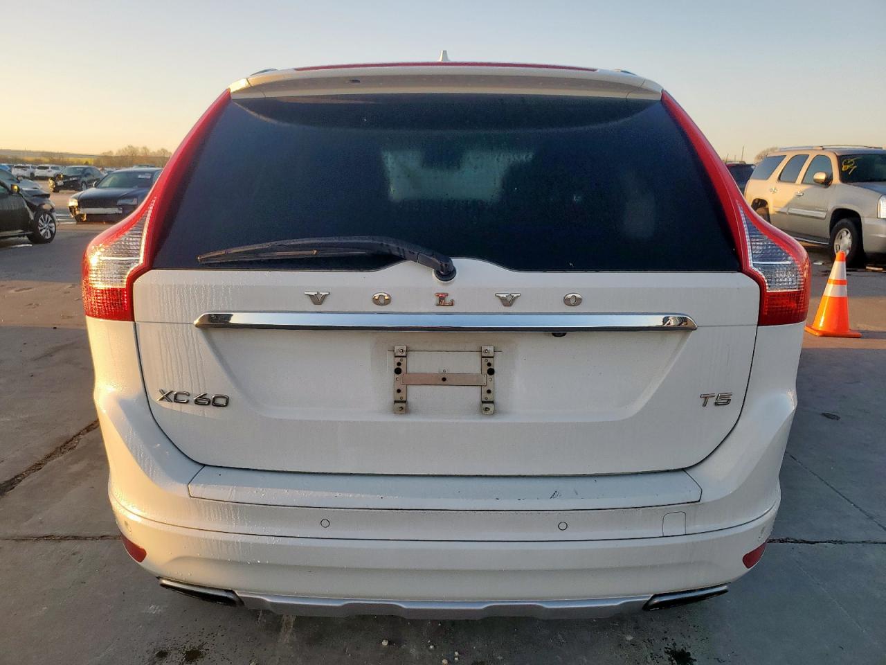 2015 Volvo XC60 - Image 6