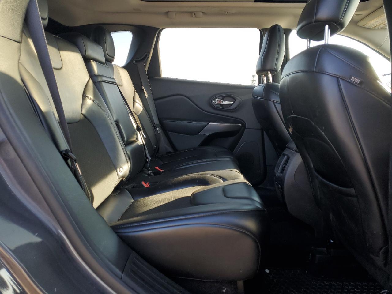 2019 Jeep Grand Cherokee - Image 11