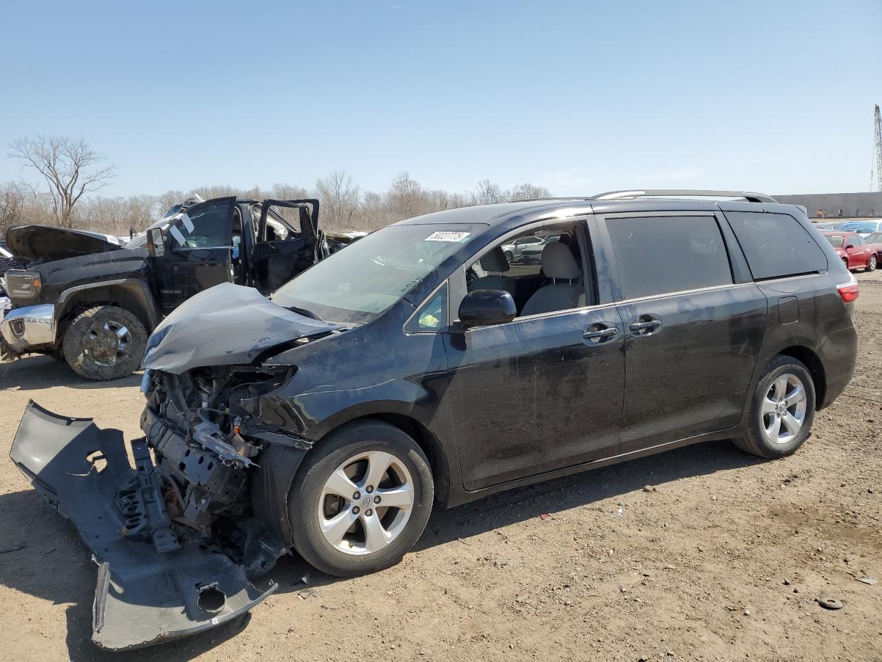 2016 Toyota Sienna Le for Sale in Des Moines, IA - Front End