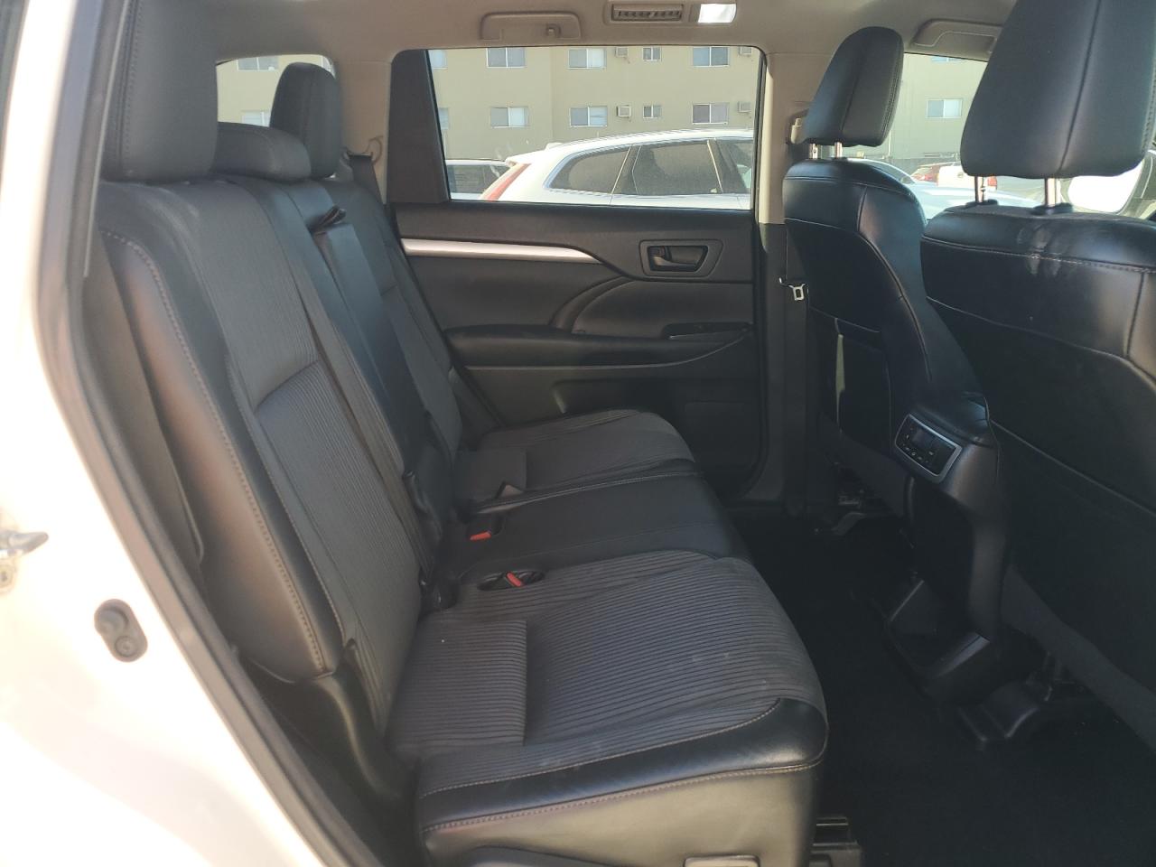 2015 Toyota Highlander - Image 11
