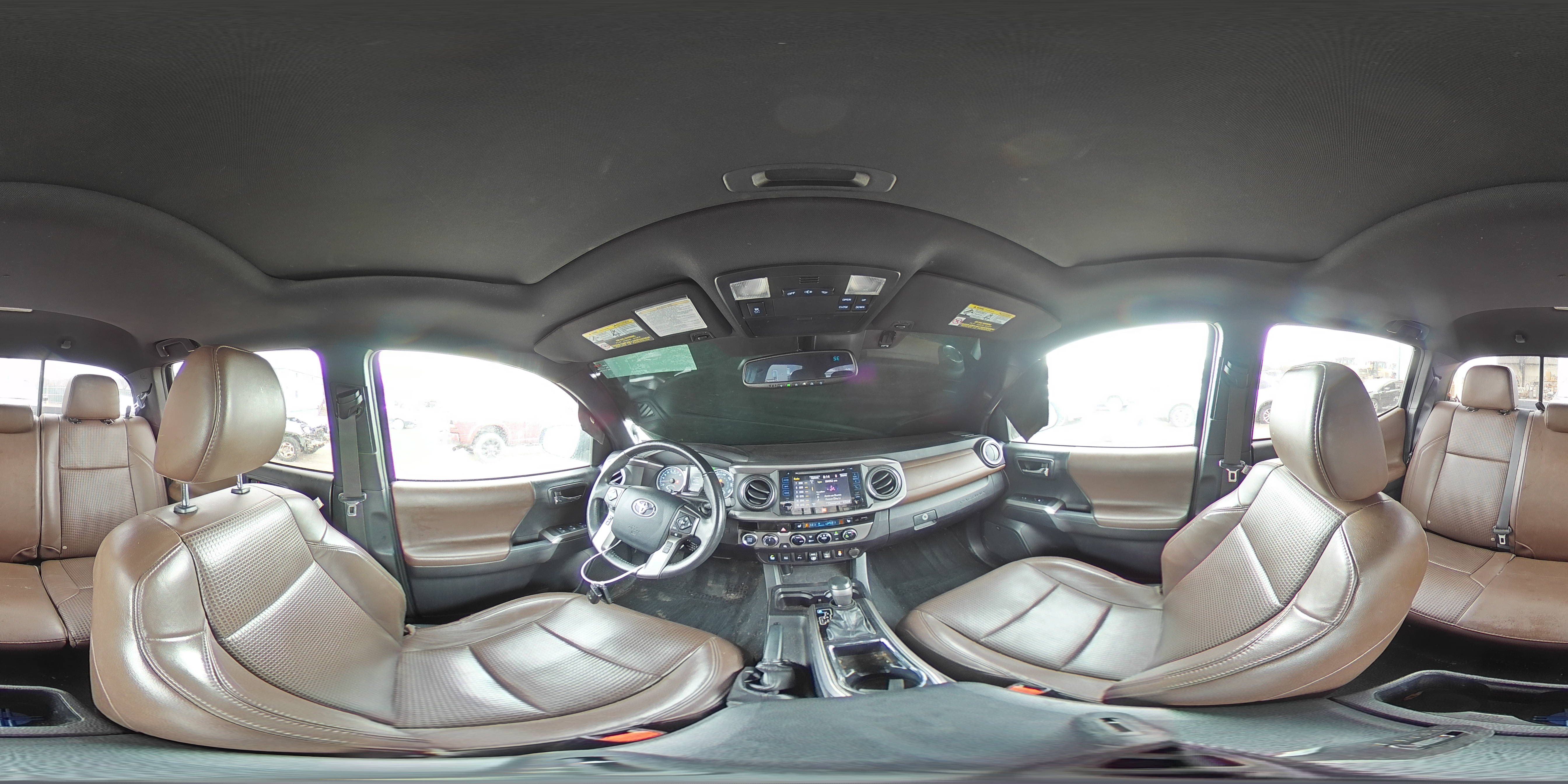 2018 Toyota Tacoma - Image 12