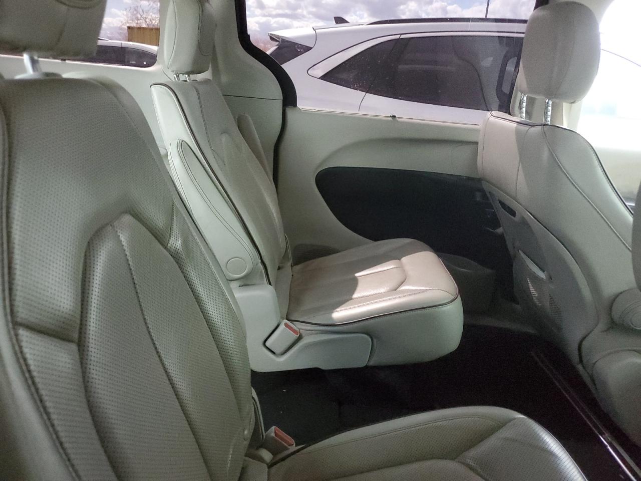 2020 Chrysler Pacifica - Image 11