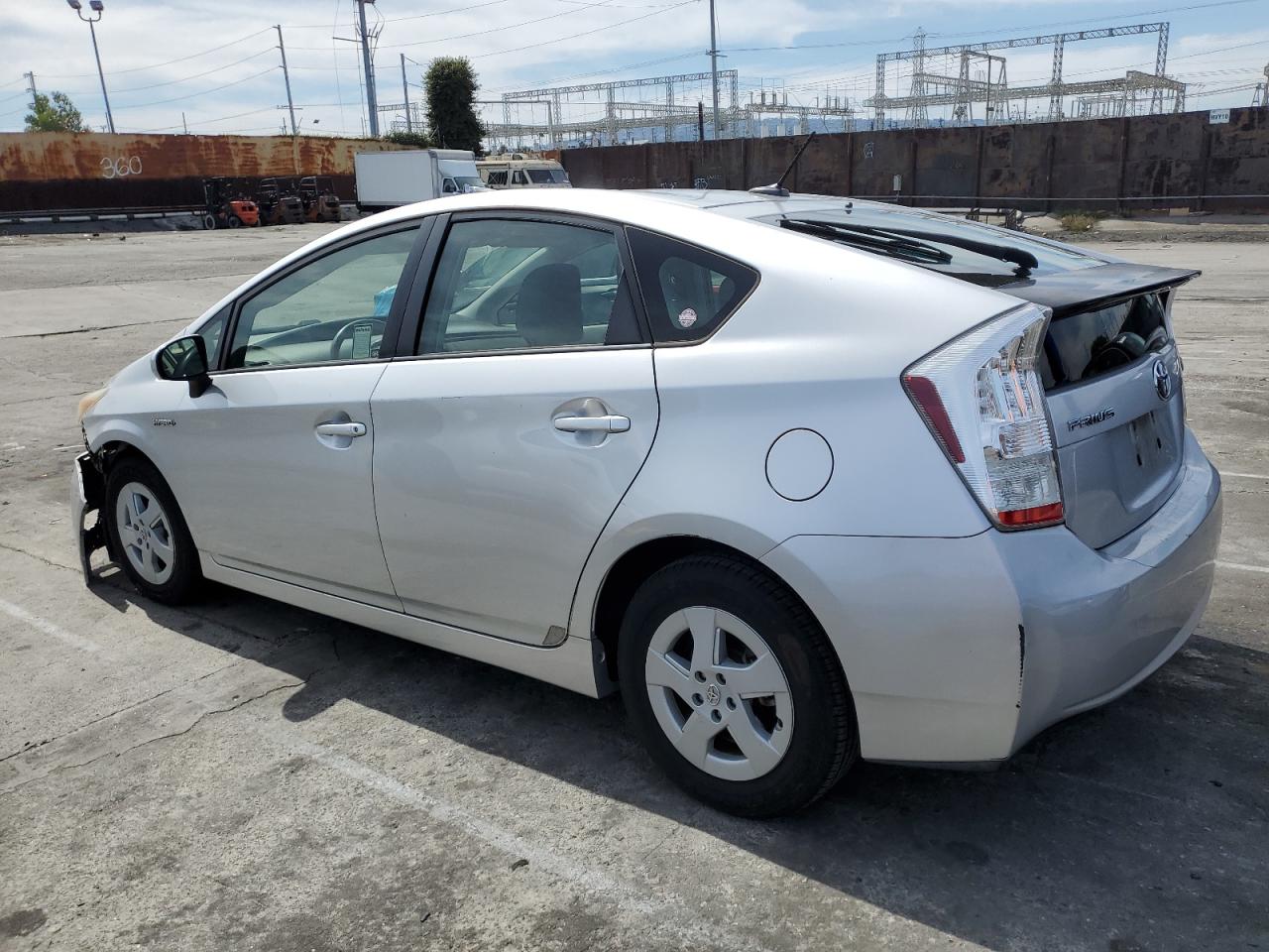 2011 Toyota Prius - Image 2