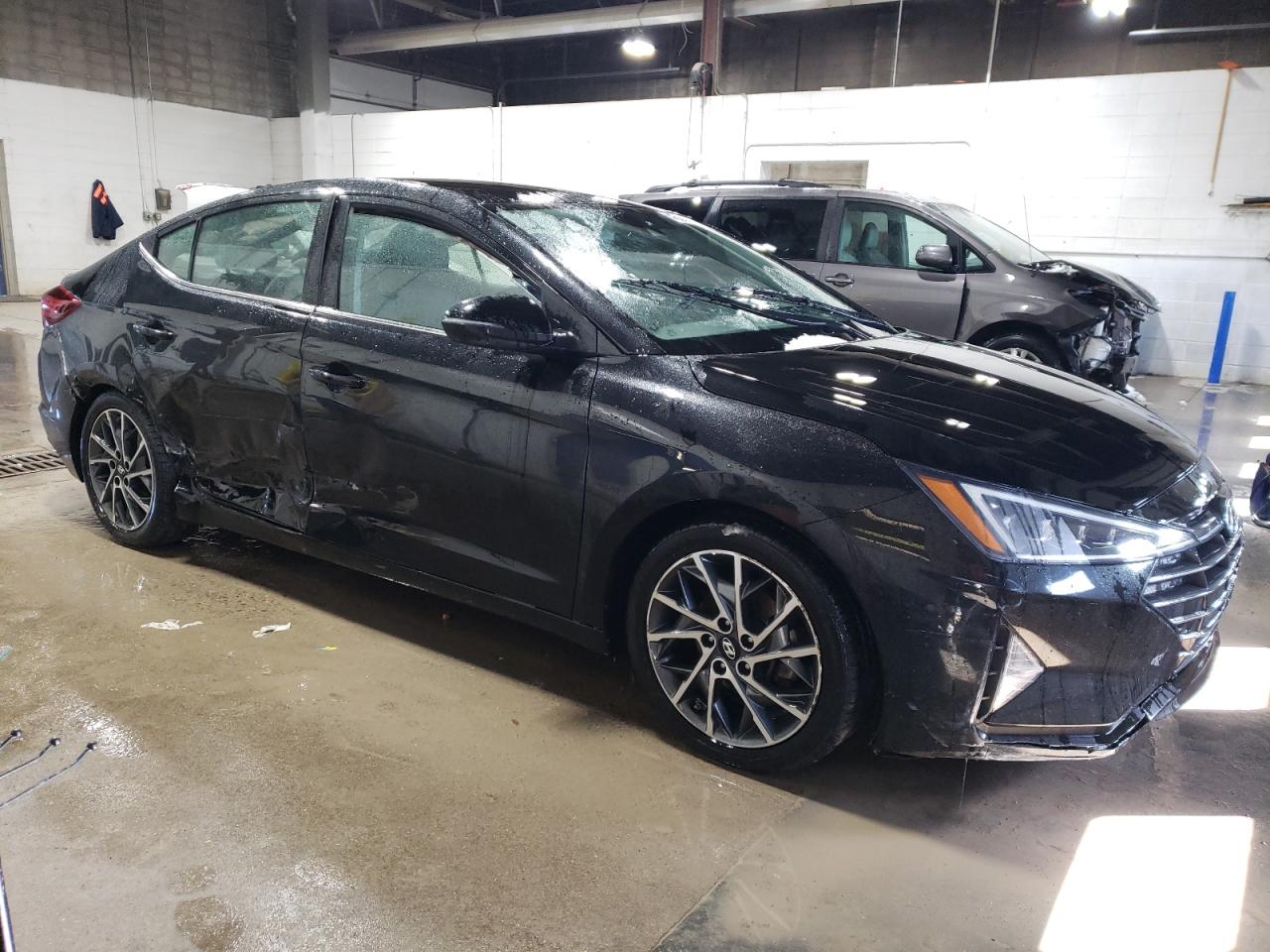 2019 Hyundai Elantra - Image 4