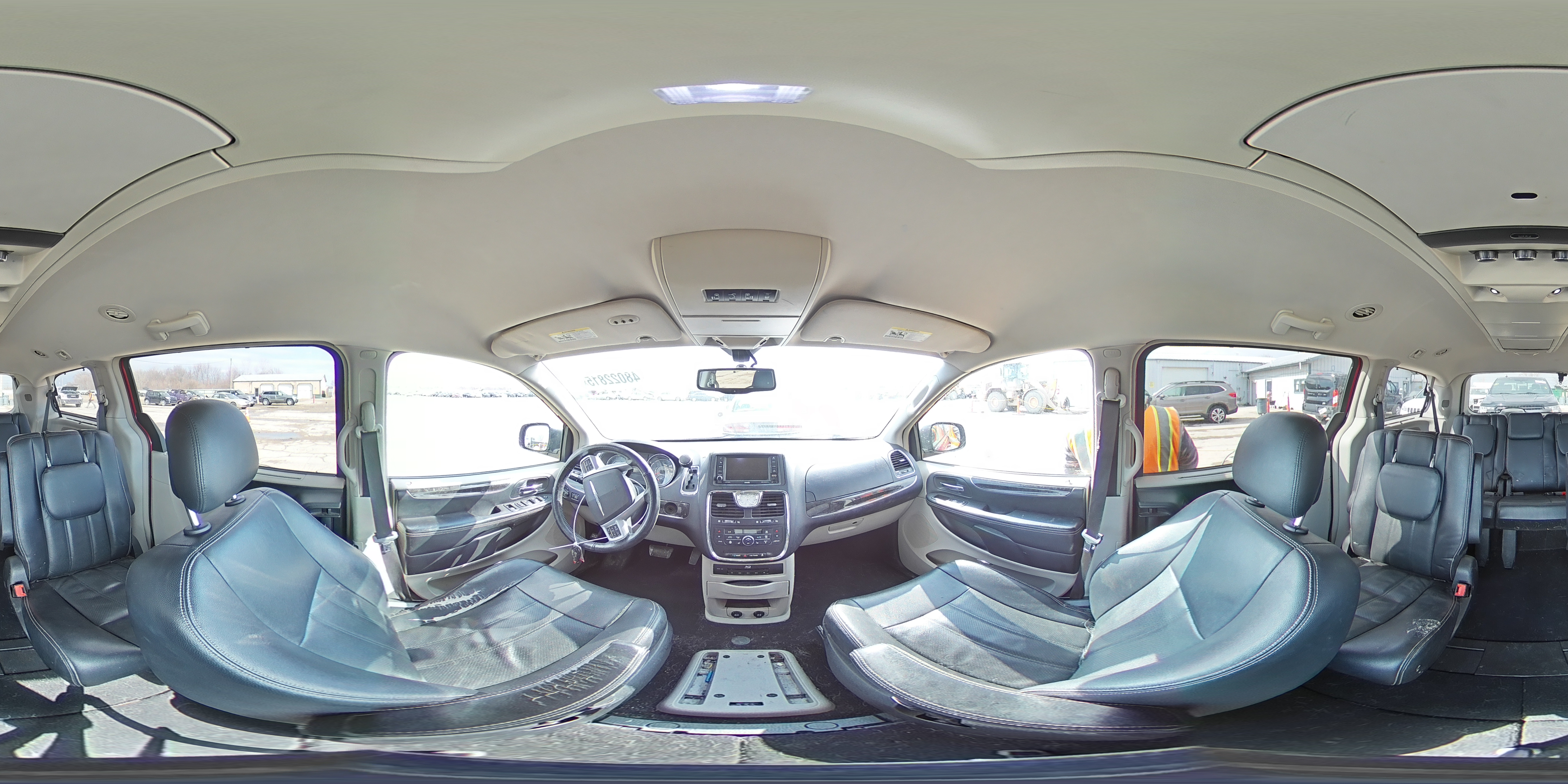 2014 Chrysler Town & Country - Image 14