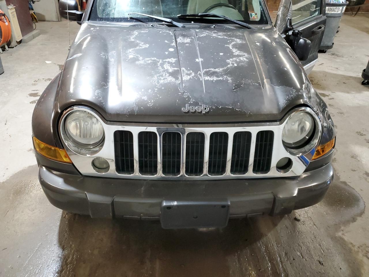 2006 Jeep Liberty (North America) - Image 12